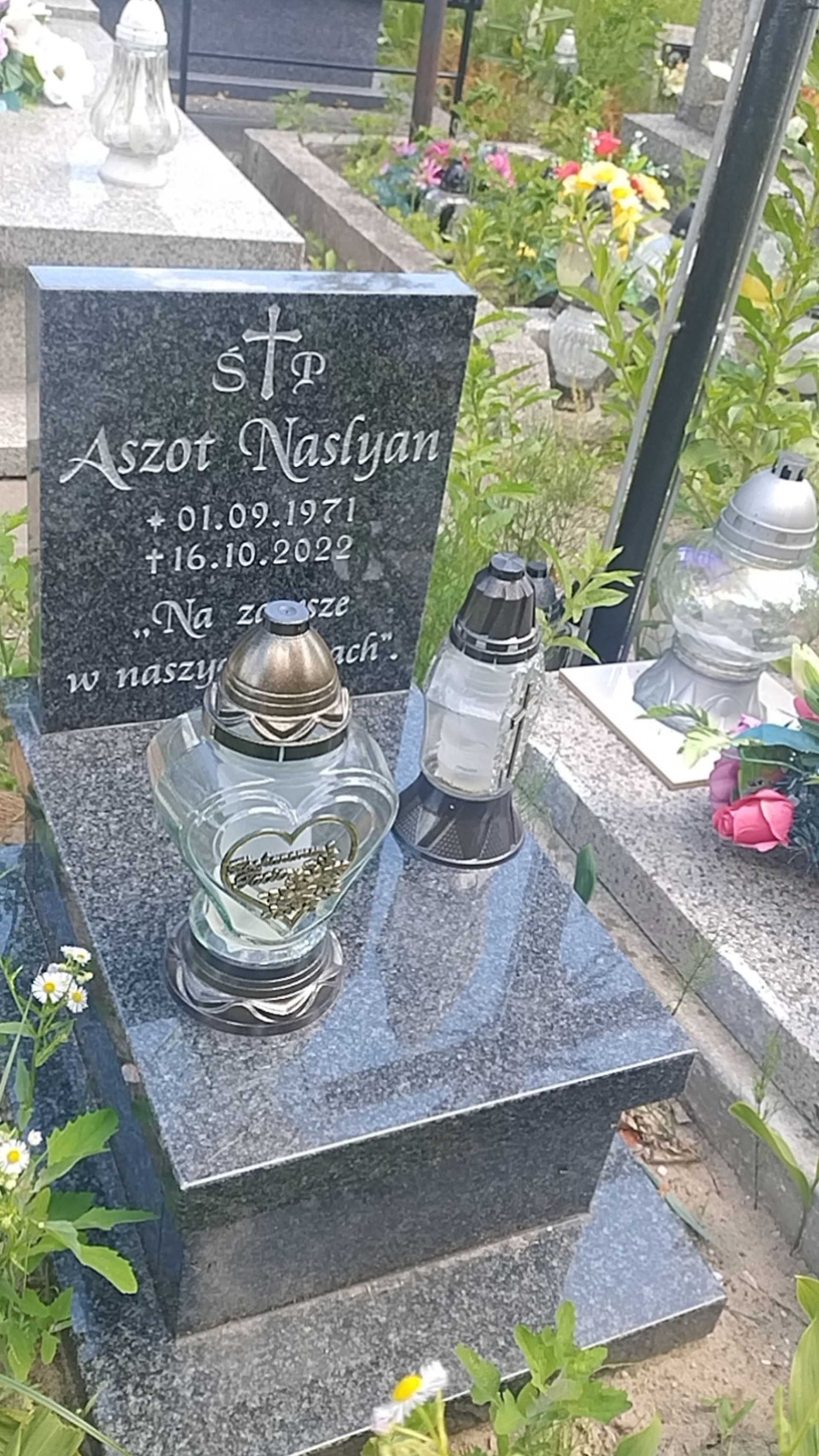 Grób Aszot Naslyan